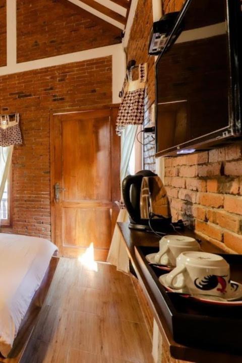 Omah Teras Bata Guesthouse Jogjakarta Buitenkant foto