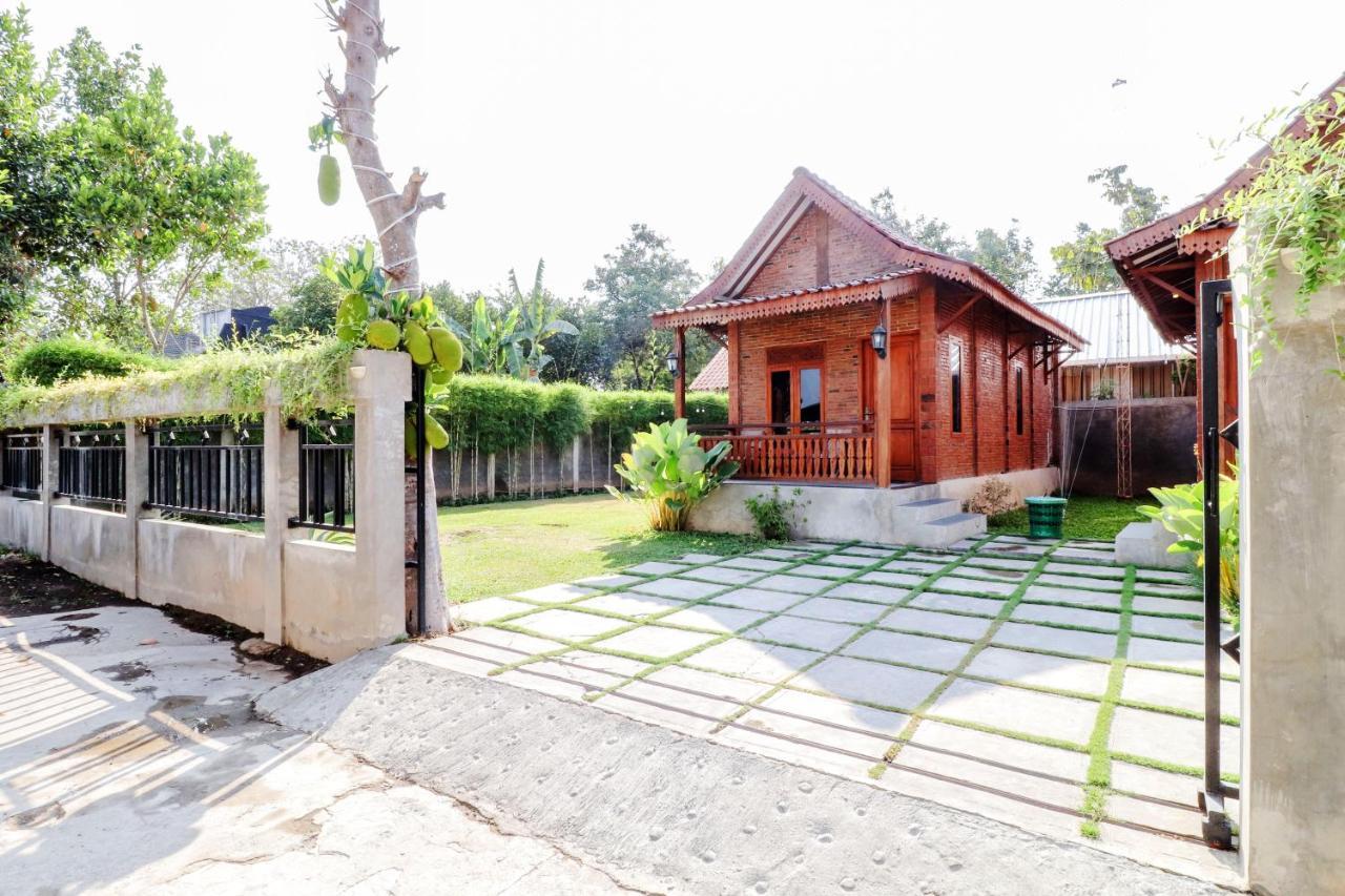 Omah Teras Bata Guesthouse Jogjakarta Buitenkant foto