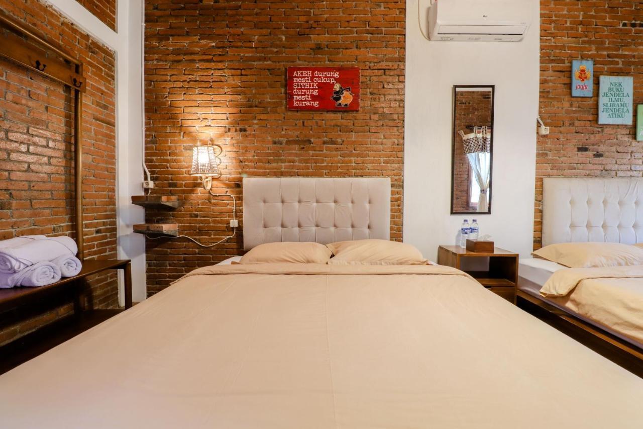 Omah Teras Bata Guesthouse Jogjakarta Buitenkant foto