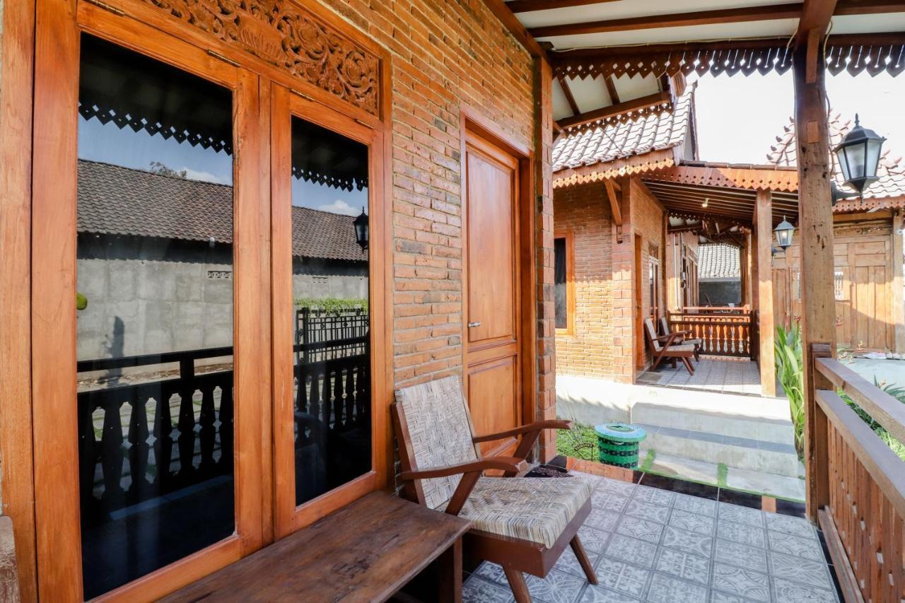 Omah Teras Bata Guesthouse Jogjakarta Buitenkant foto