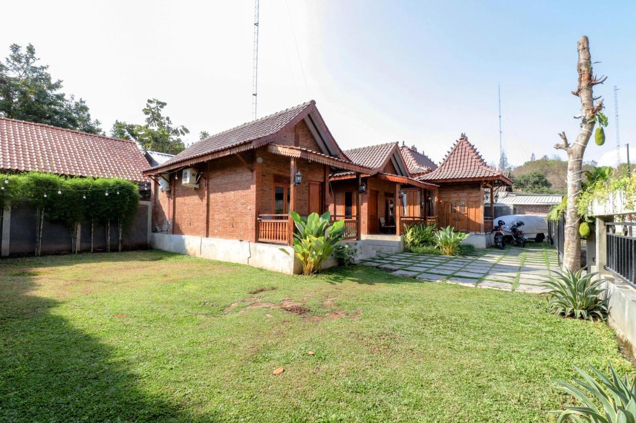 Omah Teras Bata Guesthouse Jogjakarta Buitenkant foto